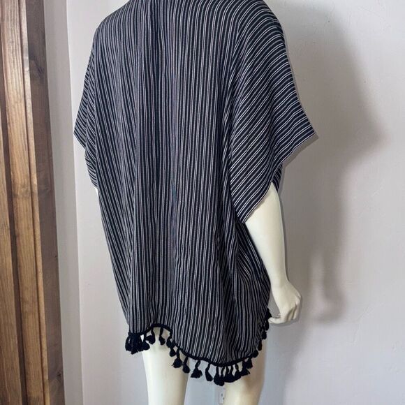 Le Lis Black and White Kimono Cardigan Size Large - Picture 7 of 14
